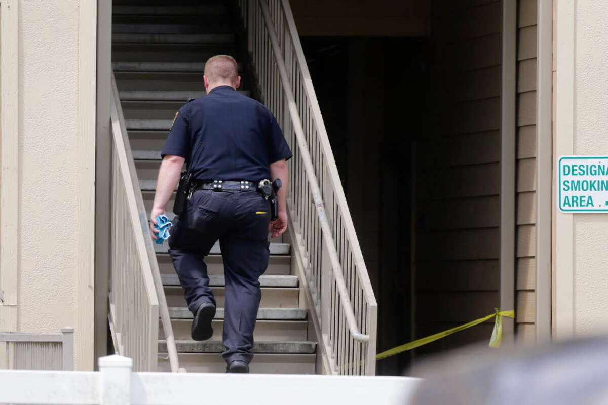 Driveby shooting leaves woman dead in E. Houston apartment