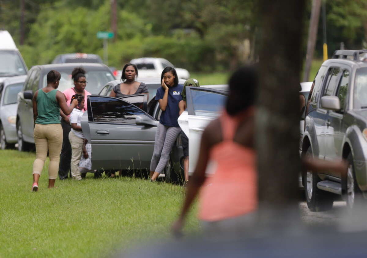 Driveby shooting leaves woman dead in E. Houston apartment