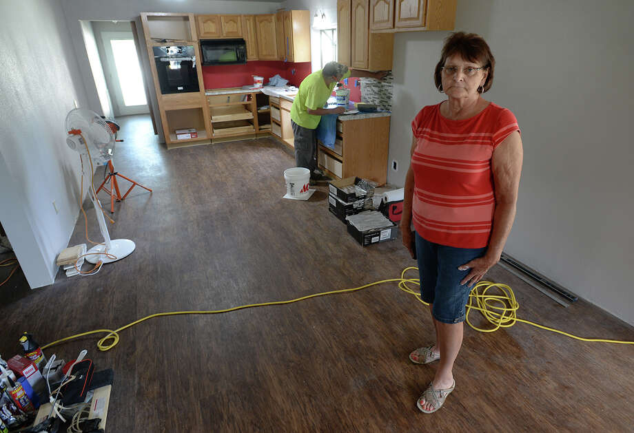 Lawsuit Blaming Sra For Toledo Bend Flood Goes Back To State Court About Six Months After The Deweyville Flooding Lucille Salter Stands In Her Kitchen While Vernon