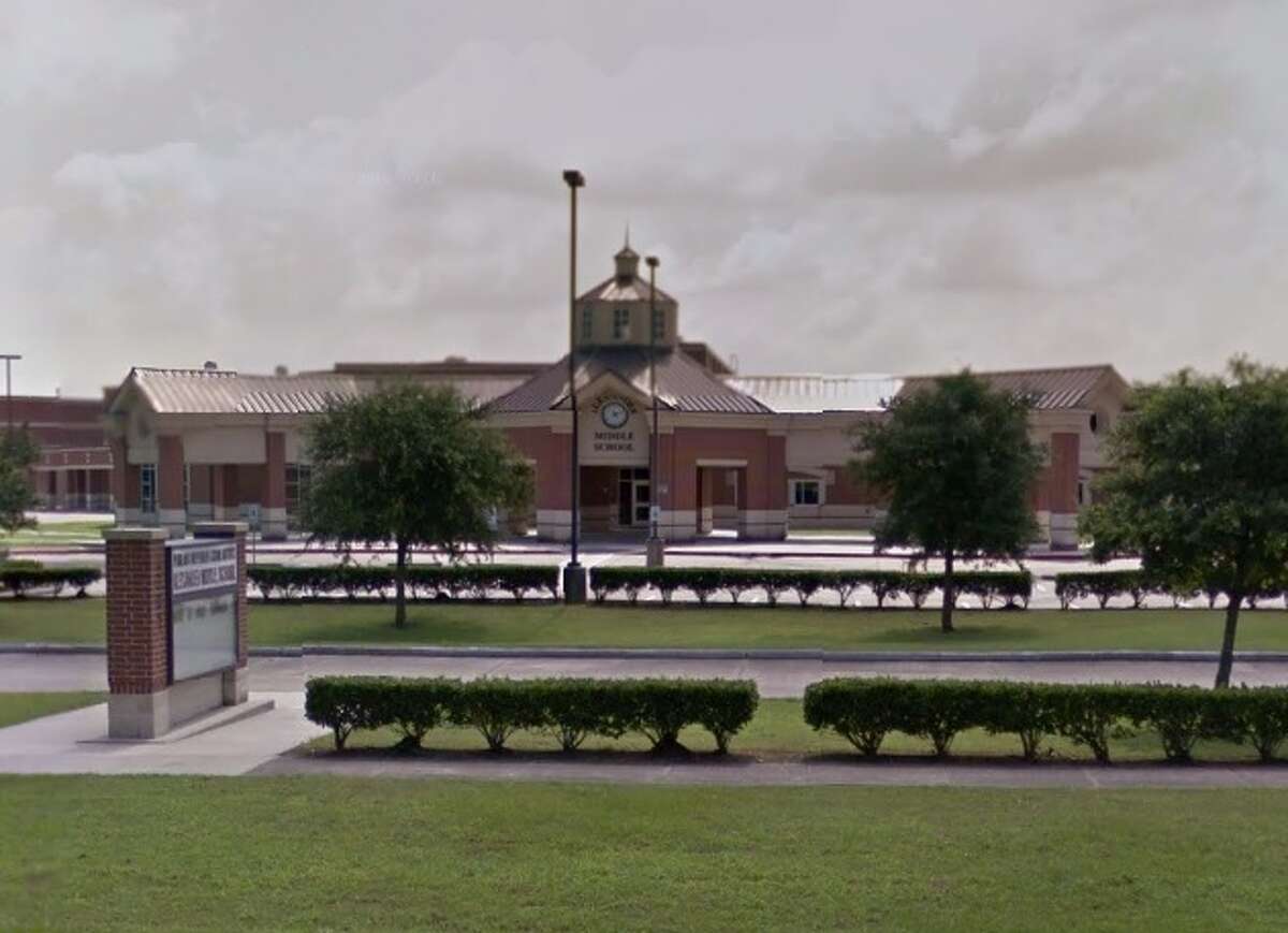 Pearland middle schooler protests pledge of allegiance, following NFL