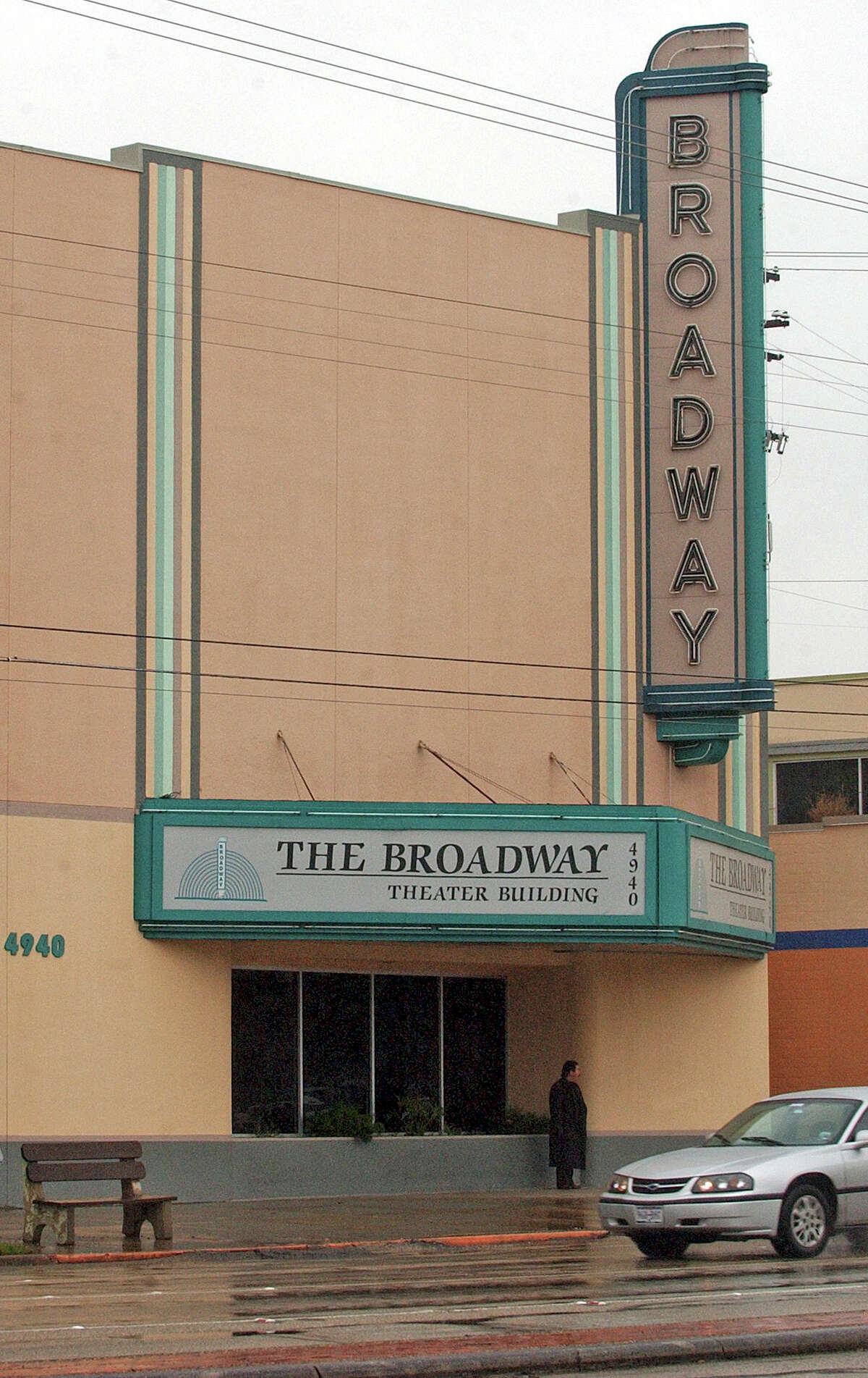 The Broadway Theater, a landmark art deco building on Broadway in Alamo Heights, was sold last week to a pair of companies linked to commercial real estate firm RFM Commercial Inc.