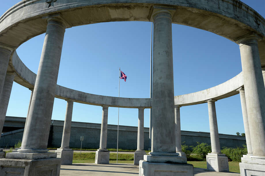 New Flag Goes Up At Orange Confederate Monument Beaumont Enterprise