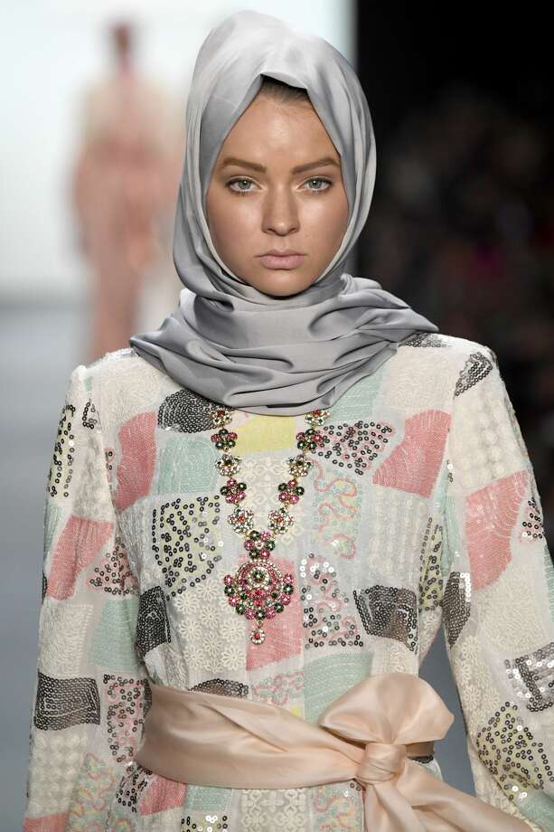 Muslim designer creates amazing hijab fashion for New York Fashion Week ...