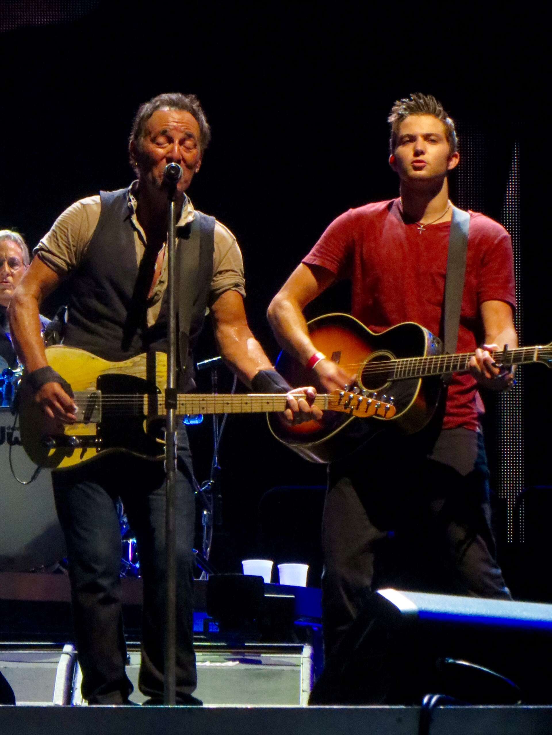 Like a boss: Klein Oak grad shares stage with Springsteen