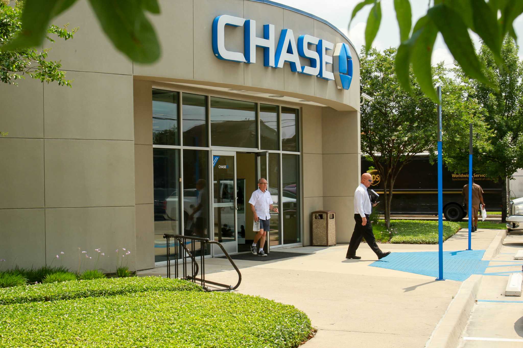 Chase bank says employees must arbitrate off the clock complaints