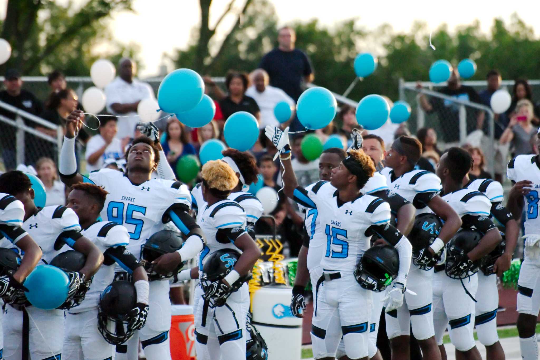 Beaumont Bulls youth football team continues national anthem protest