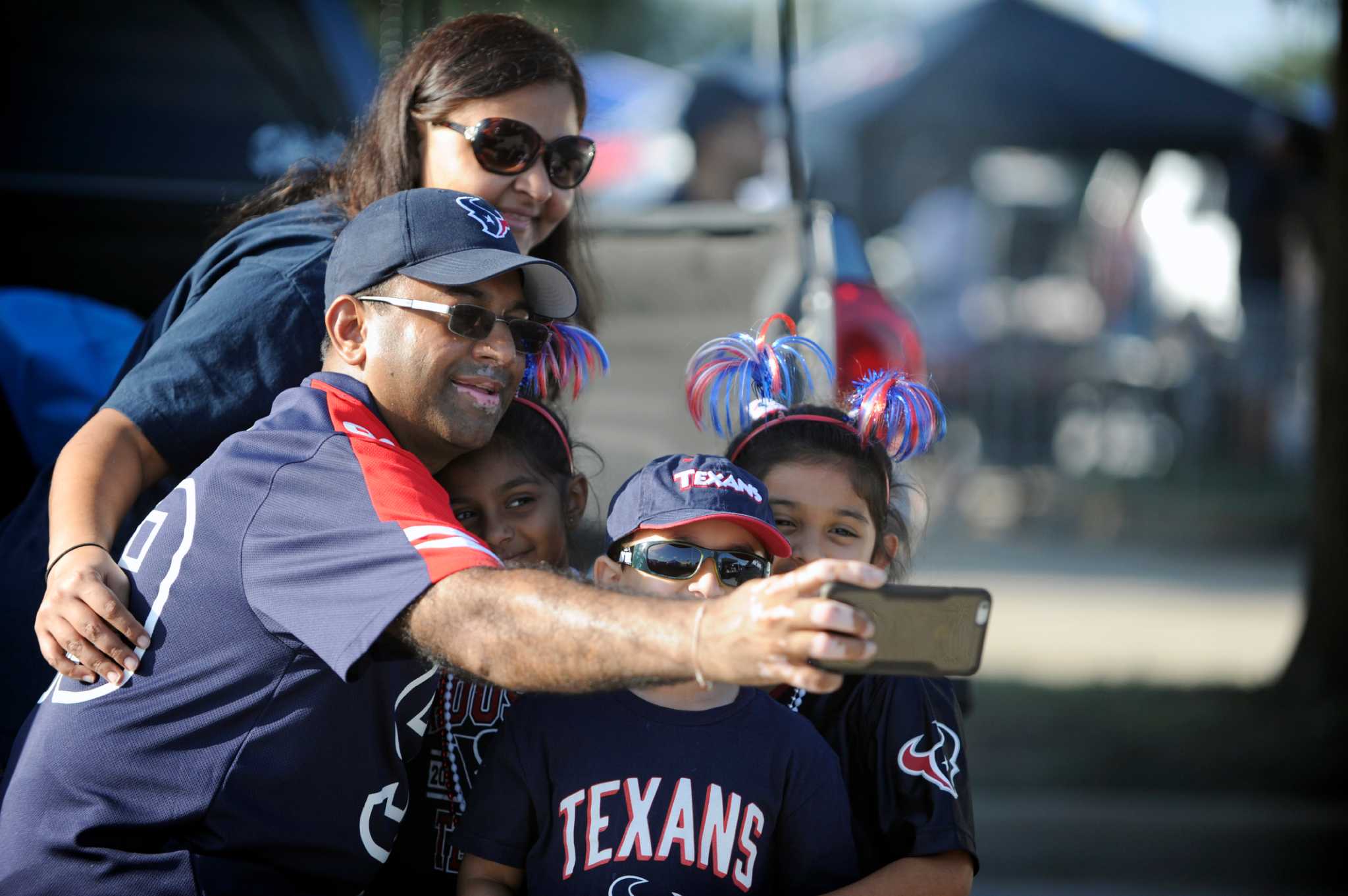 Figgy Tailgate Takeover: Texans fans show out for Week 2