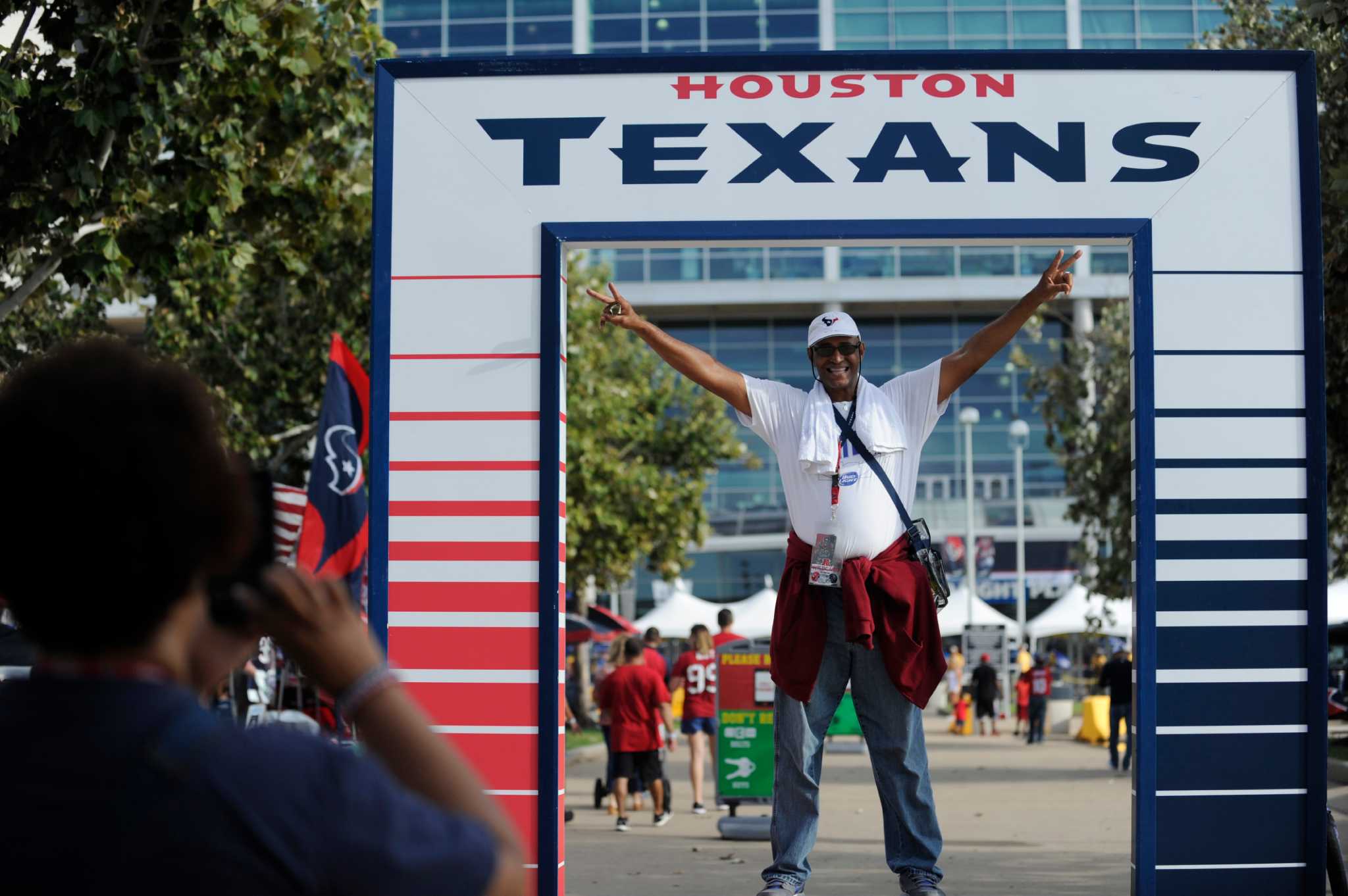 Figgy Tailgate Takeover: Texans fans show out for Week 2