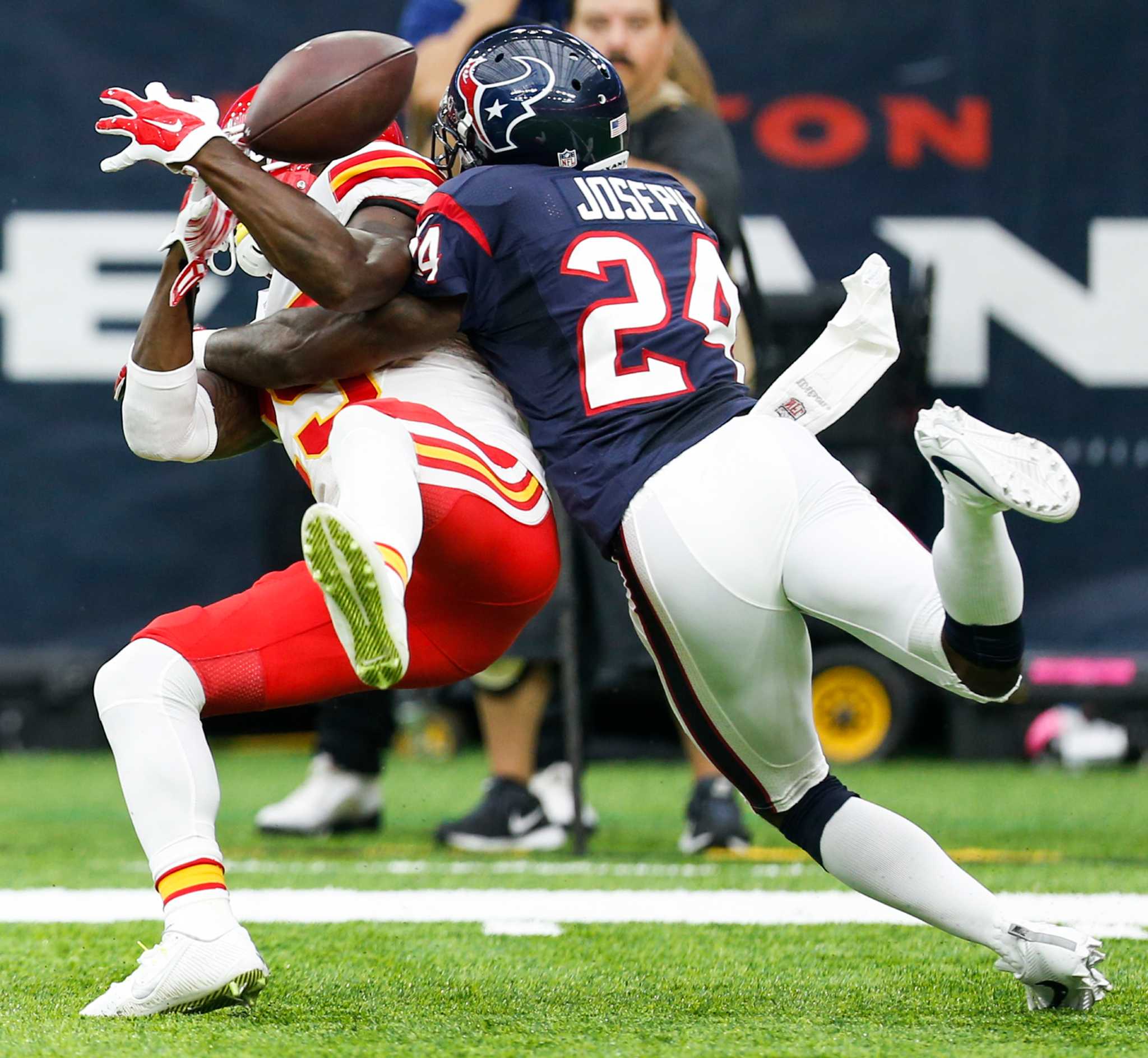 Texans prep for new Patriots QB Jacoby Brissett