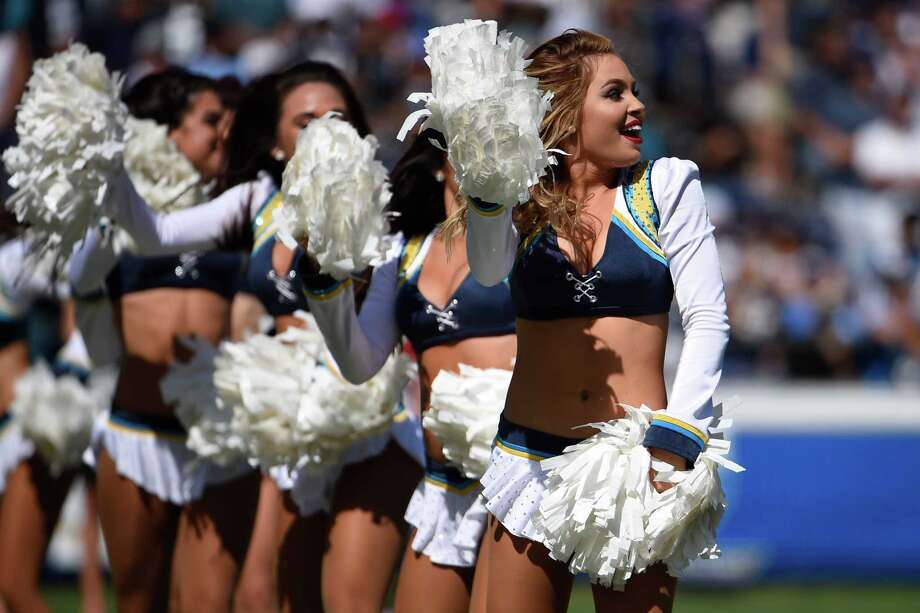 chargers-cheerleaders-topless-old-and-young-videos-on-hamster