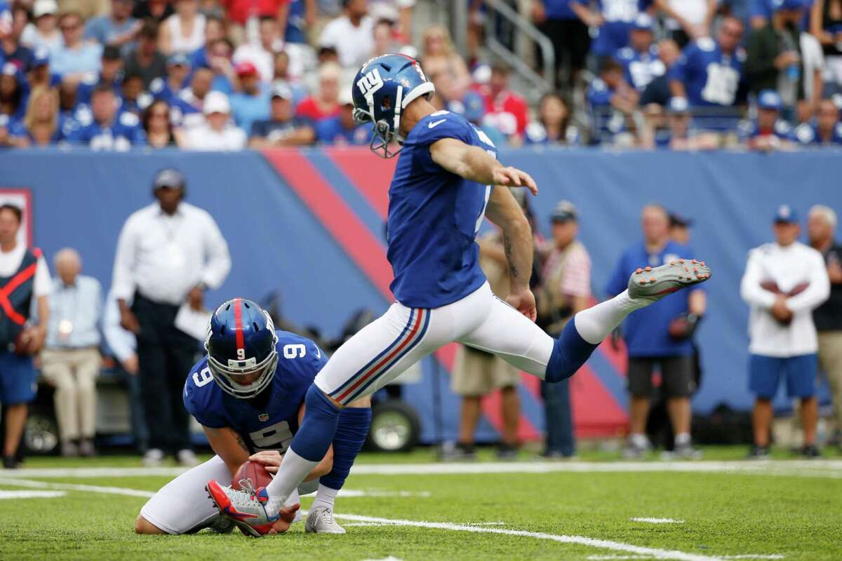 Wide receiver Victor Cruz (80) of the New York Giants and kicker