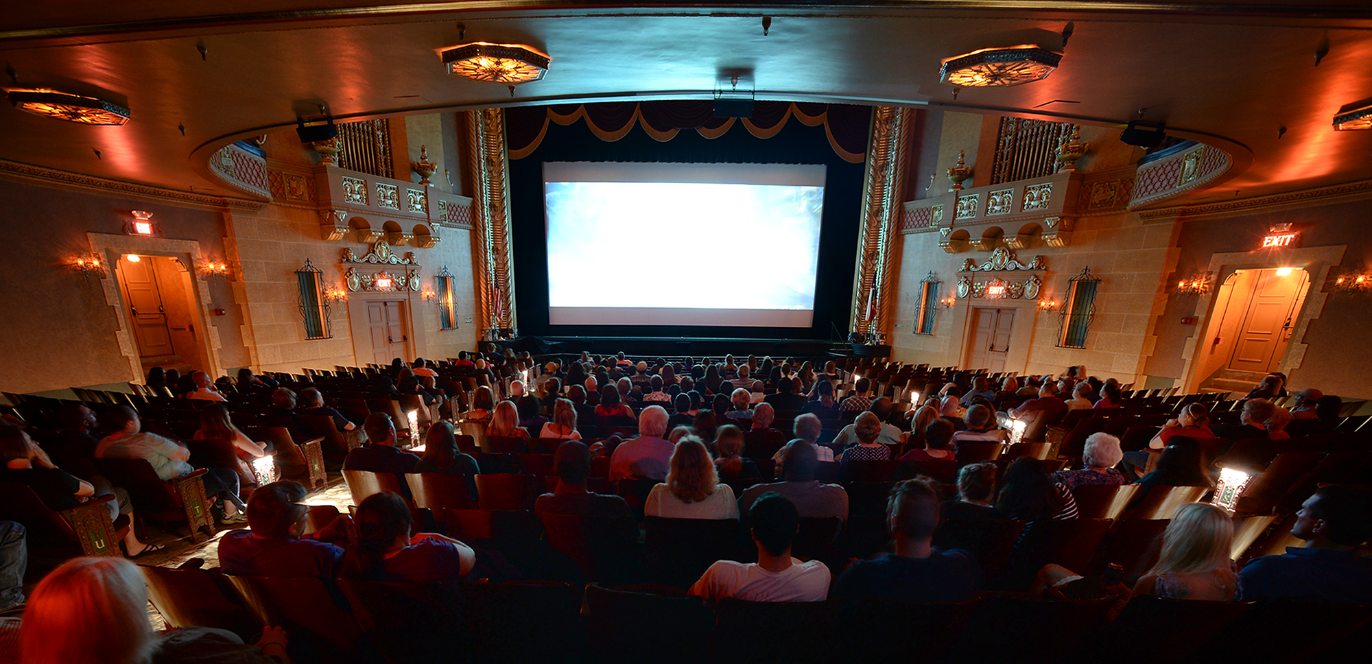 Beaumont s Jefferson Theatre proves itself as a great little room