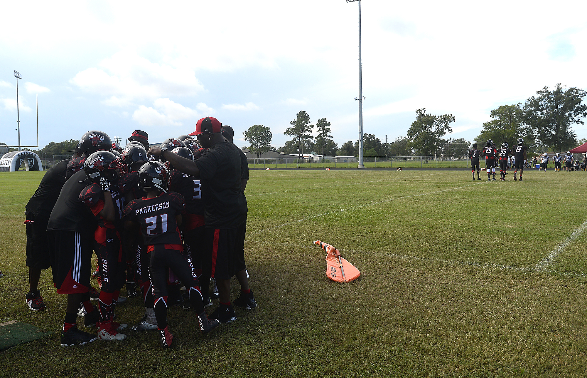 Beaumont Bulls youth football team continues national anthem protest