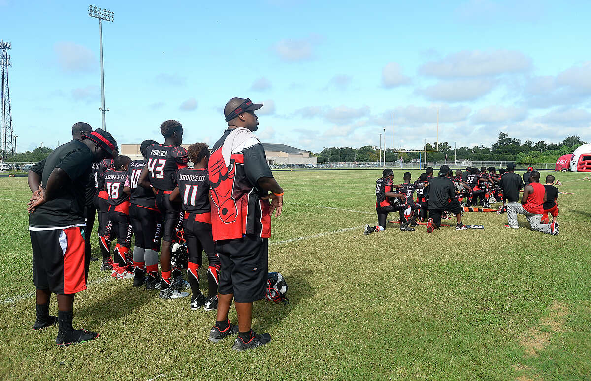 Beaumont Bulls youth football team continues national anthem protest