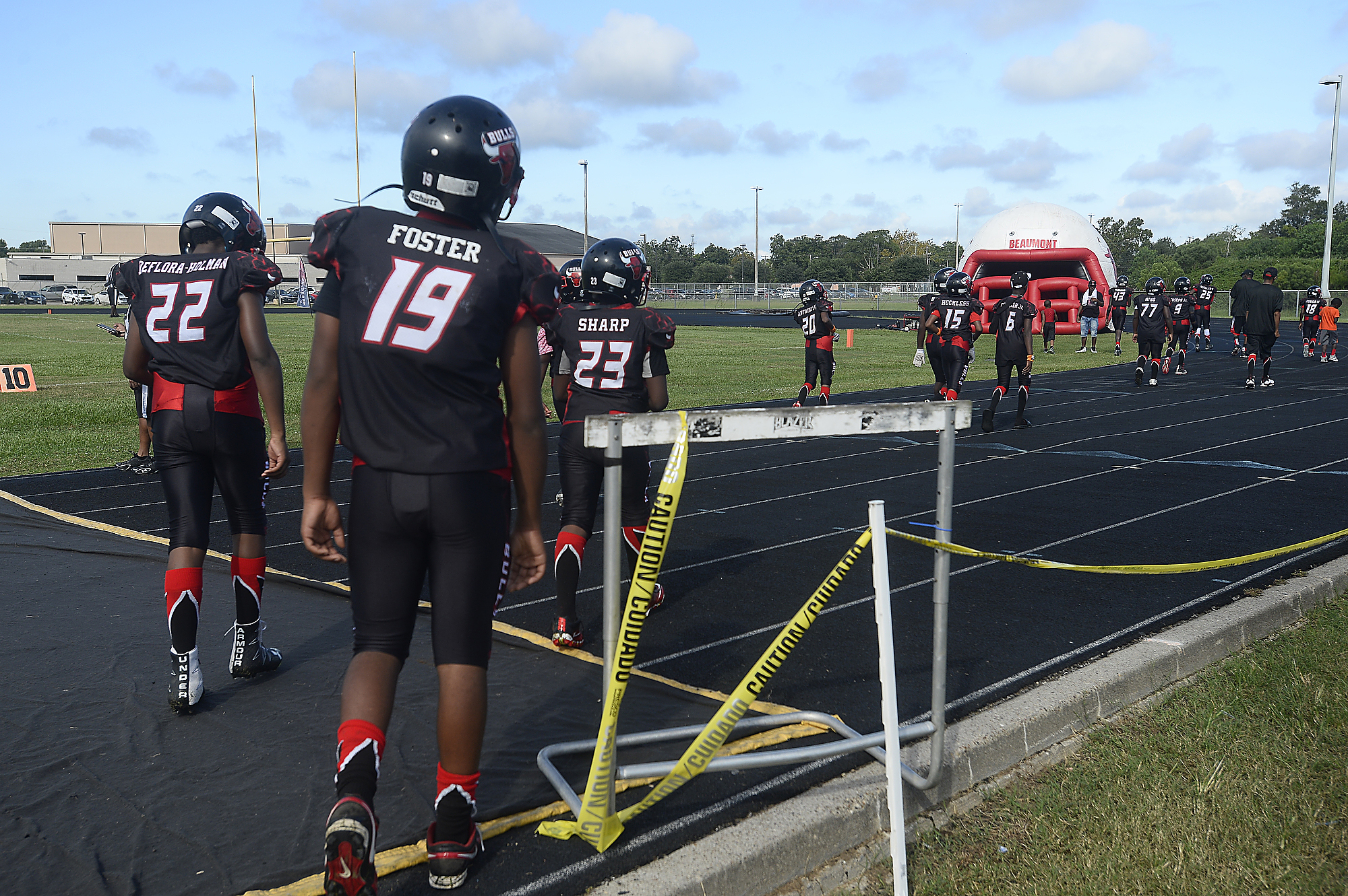 Beaumont Bulls youth football team continues national anthem protest