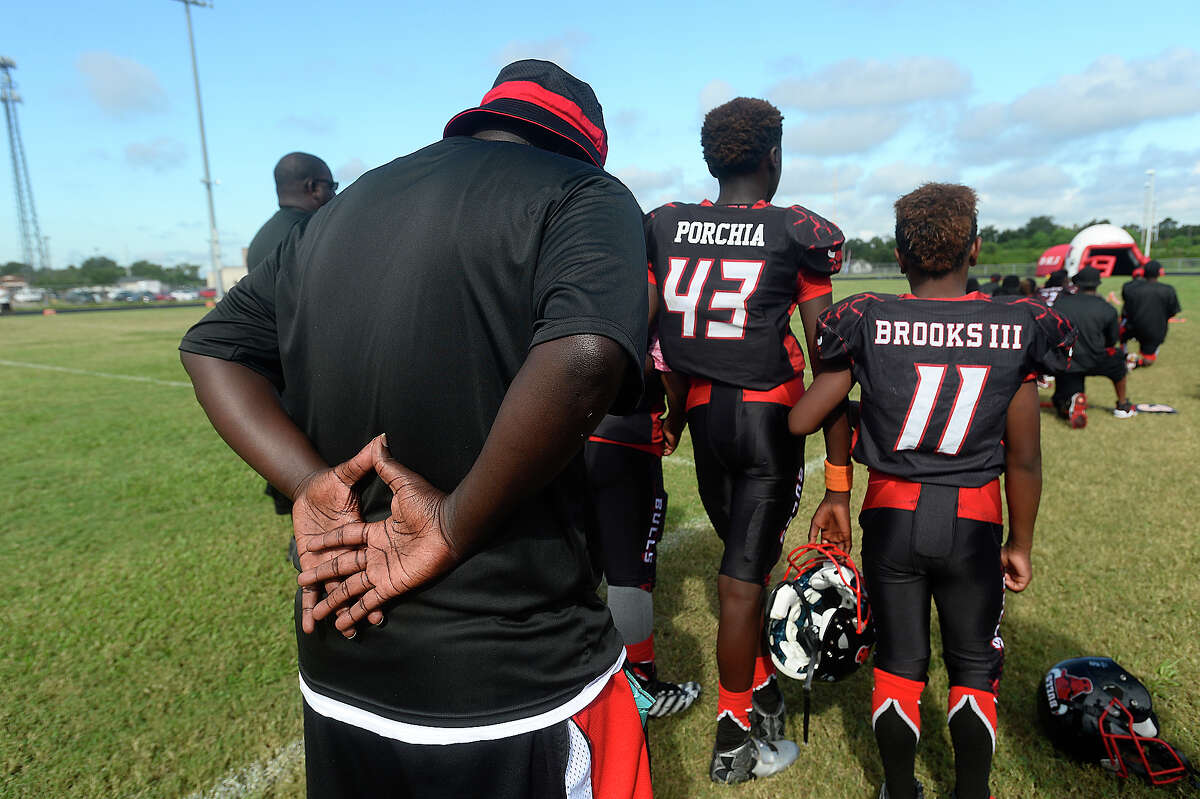 Beaumont Bulls youth football team continues national anthem protest