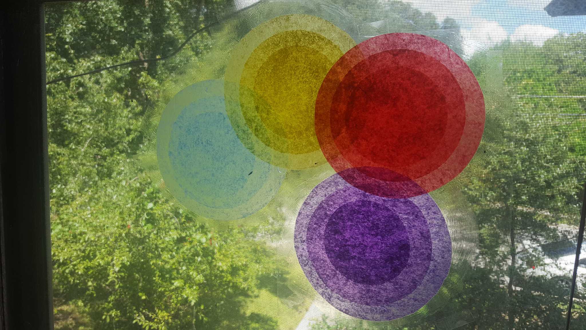 How to make your own DIY sun catcher with tissue paper