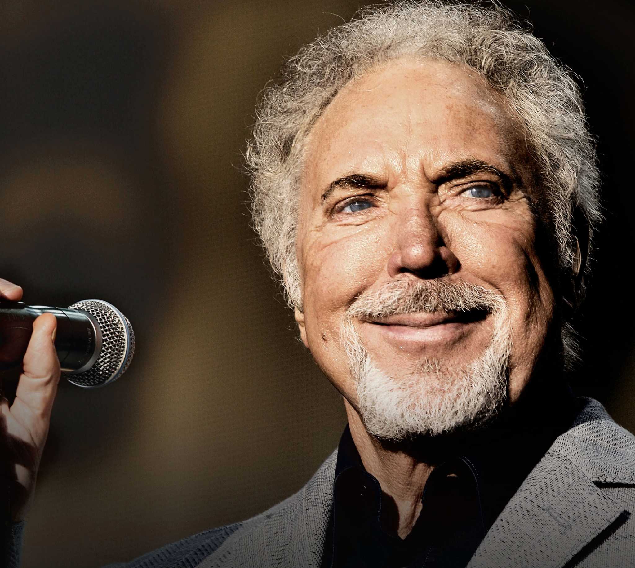 Sir Tom Jones on stage at Foxwoods Resort Casino ...