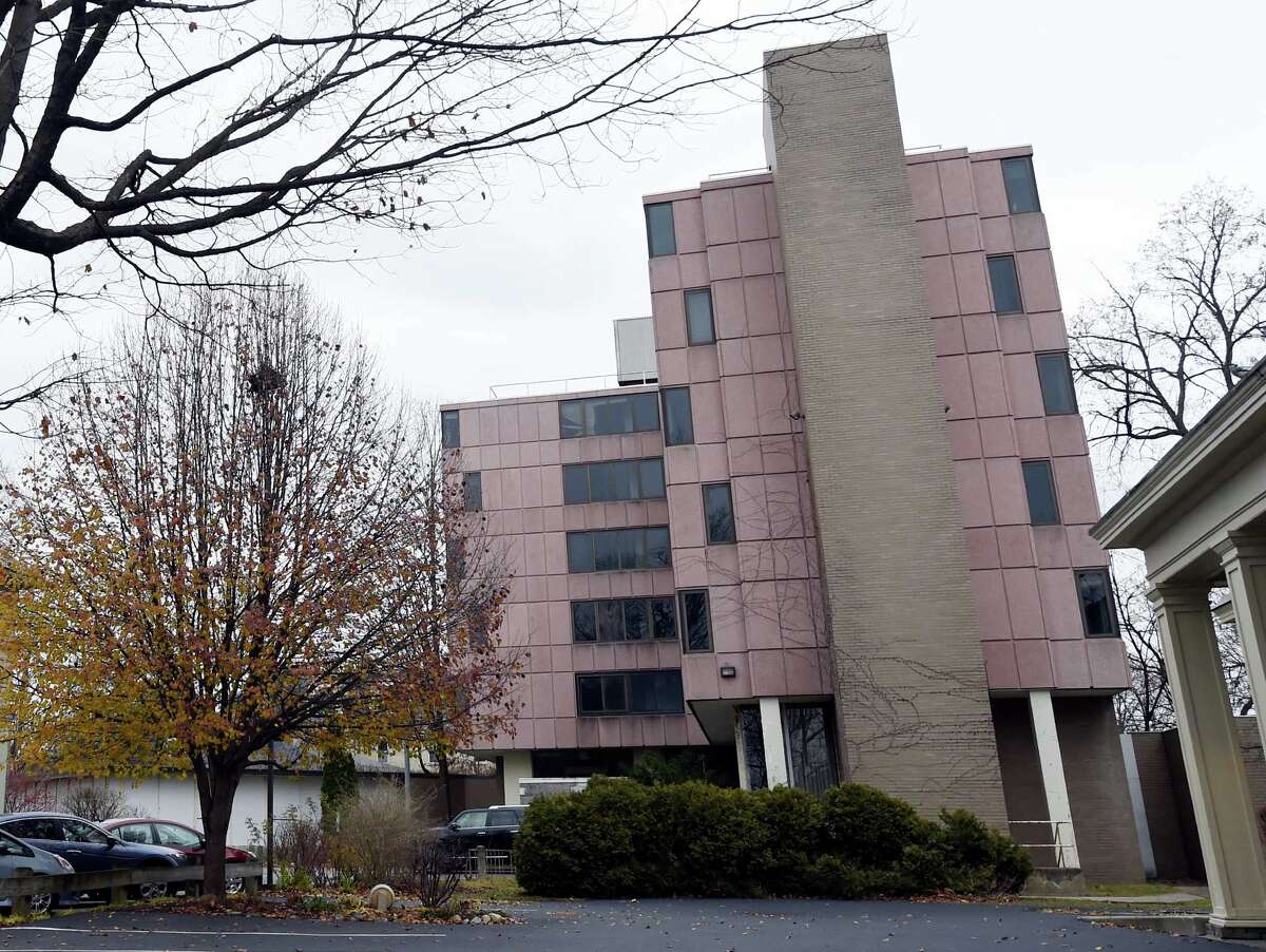 ExSkidmore Pink Palace dorm comes down