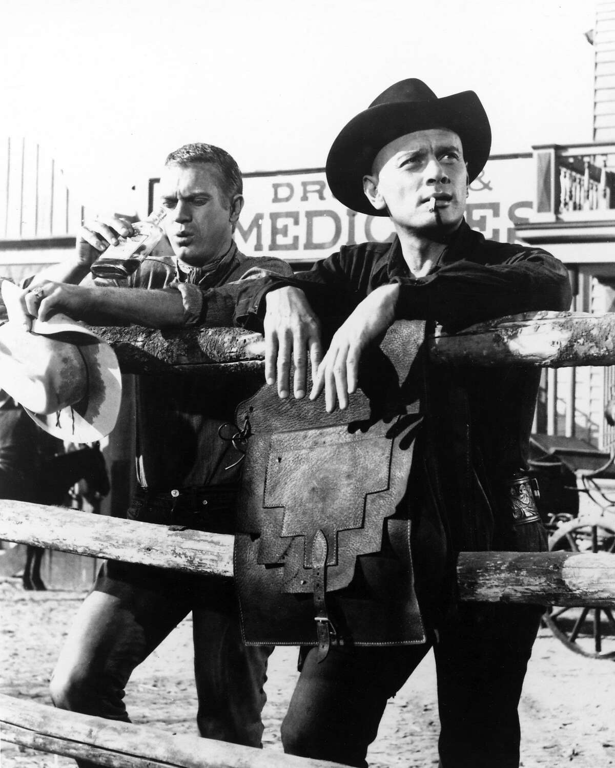 Steve McQueen (1930 - 1980) as Vin and Yul Brynner (1920 - 1985) as Chris in 'The Magnificent Seven', 1960. (Photo by Silver Screen Collection/Getty Images)