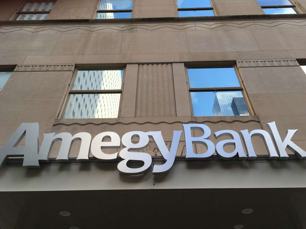 Amegy Bank incorporates new trends in historic Esperson building