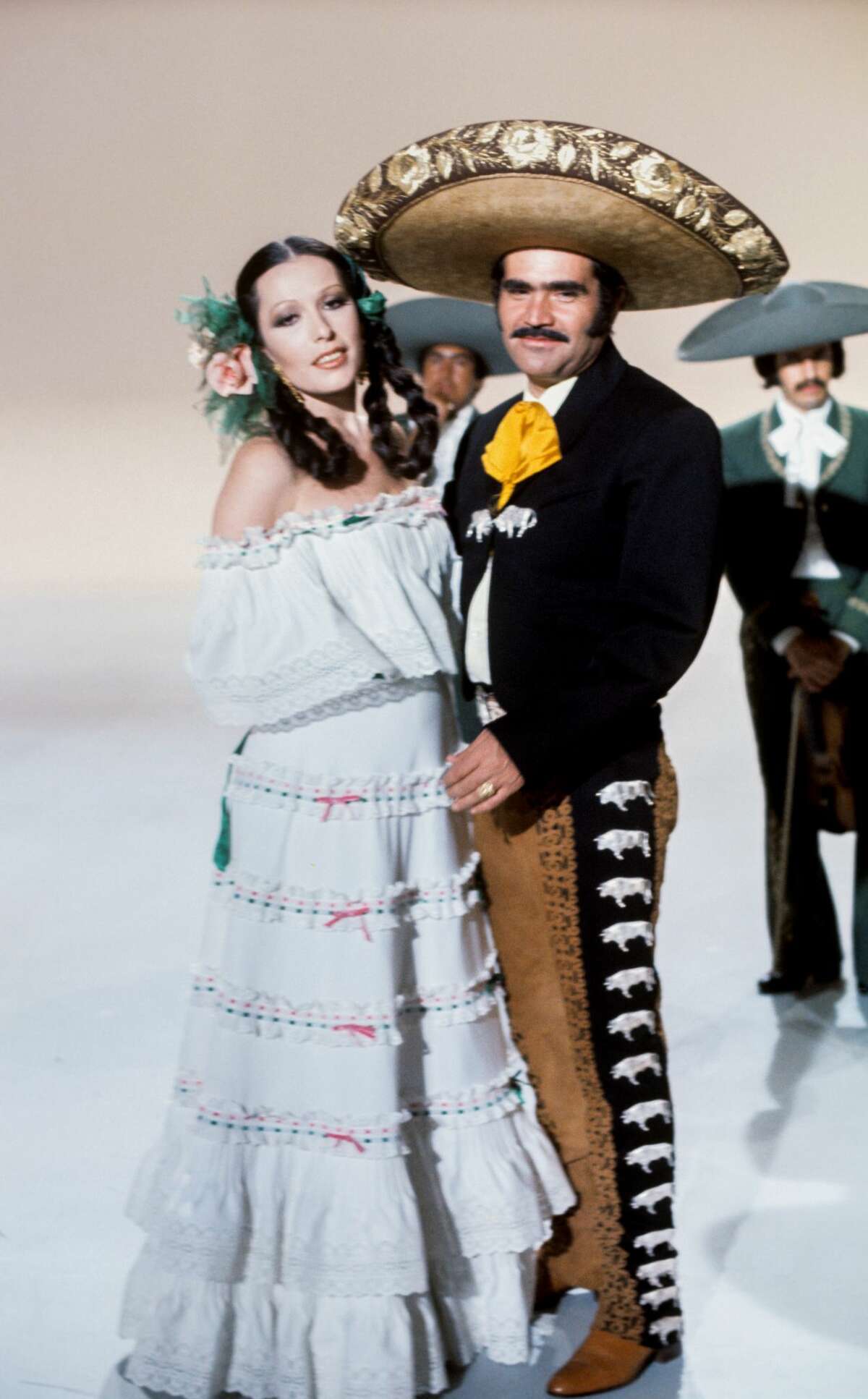 The Mexican singer Vicente Fernandez and Spanish singer Massiel, 1976, Madrid, Spain. (Photo by Gianni Ferrari/Cover/Getty Images).