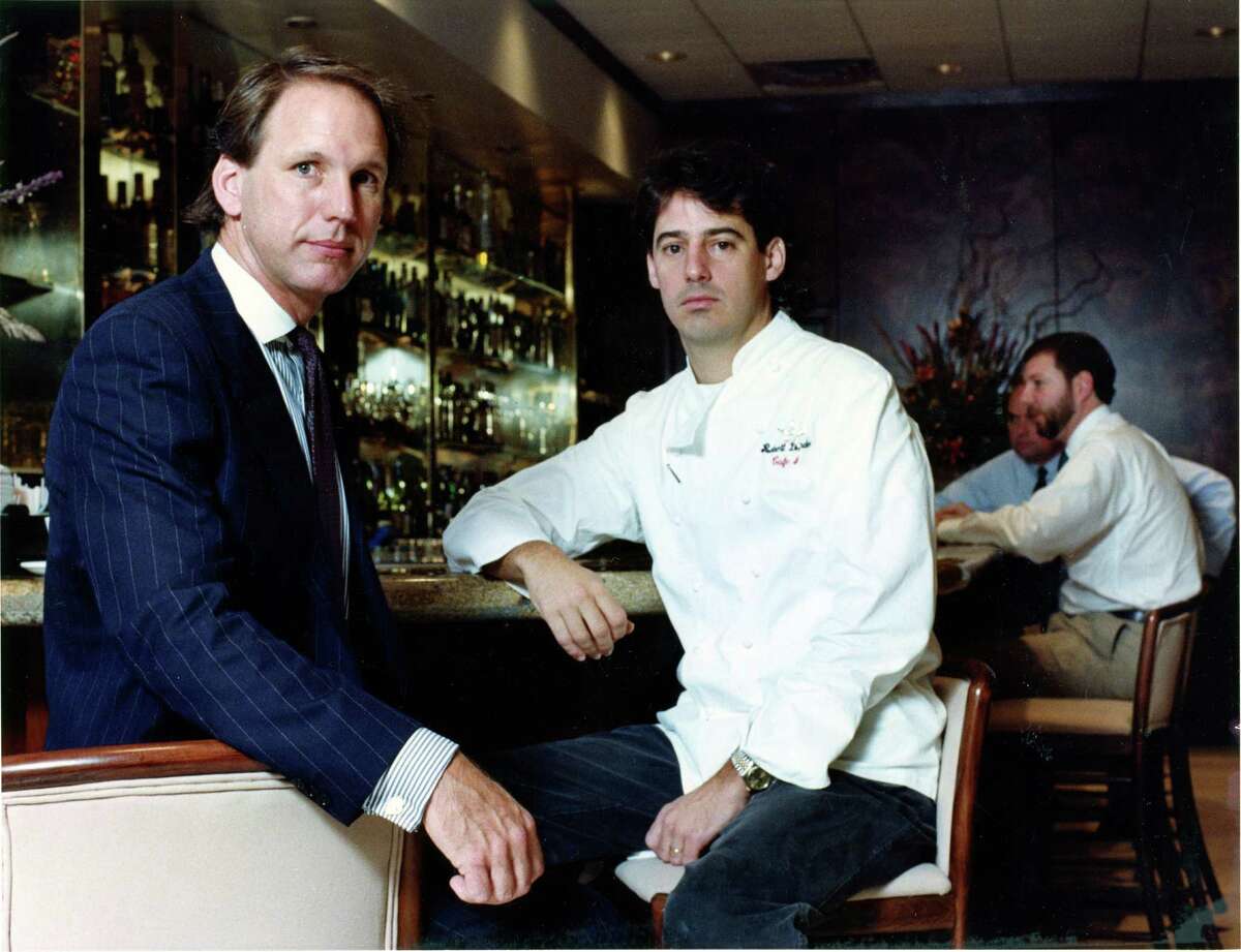 12/06/1989 - Cafe Annie's Lonnie Schiller, left, and Robert Del Grande in the Cafe Annie bar at the new Post Oak location.