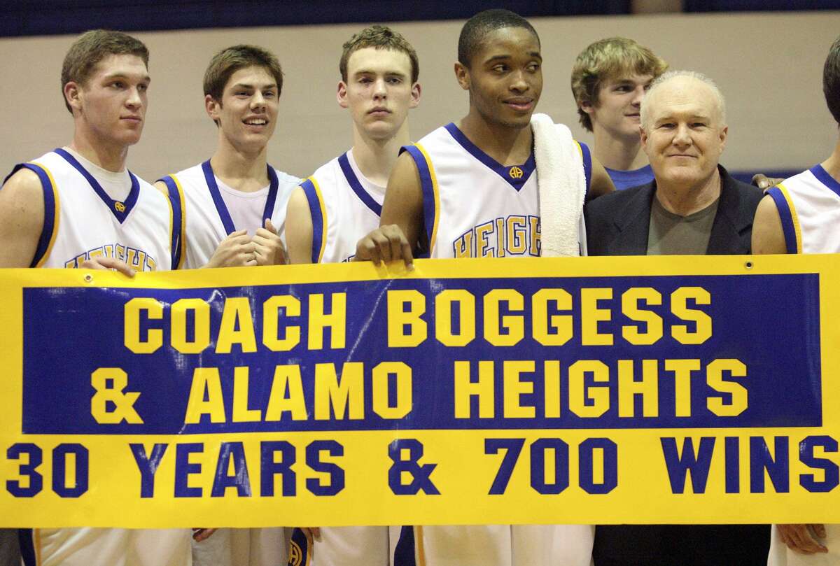 SPTS- Alamo Heights players surround coach Charlie Boggess after his 700 win against Fox Tech at Alamo Heights gym Tuesday Dec.11, 2007. DELCIA LOPEZ/STAFF