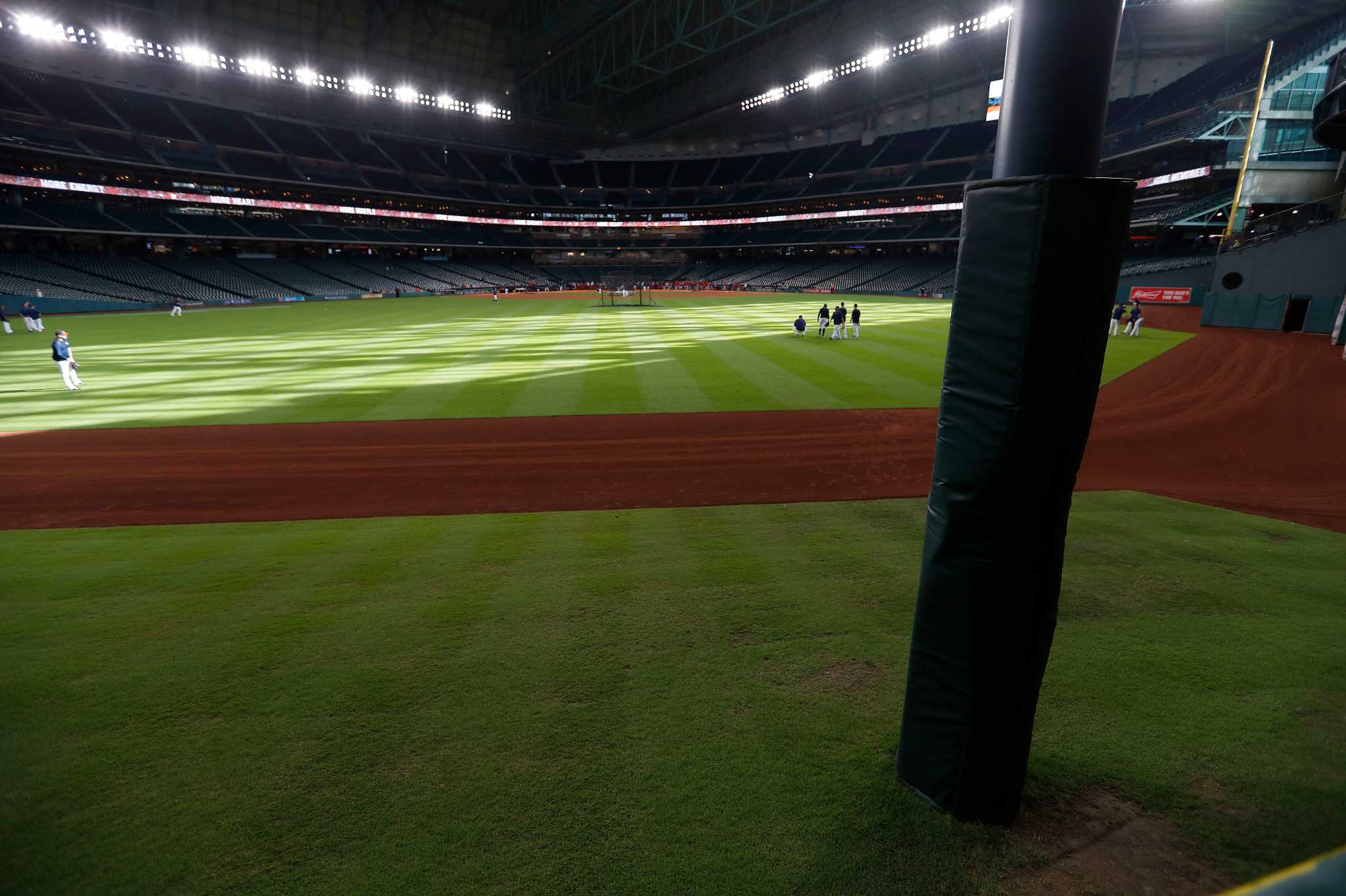 Announcer Goes Silent After Altuve Fouls One Into The Jewels