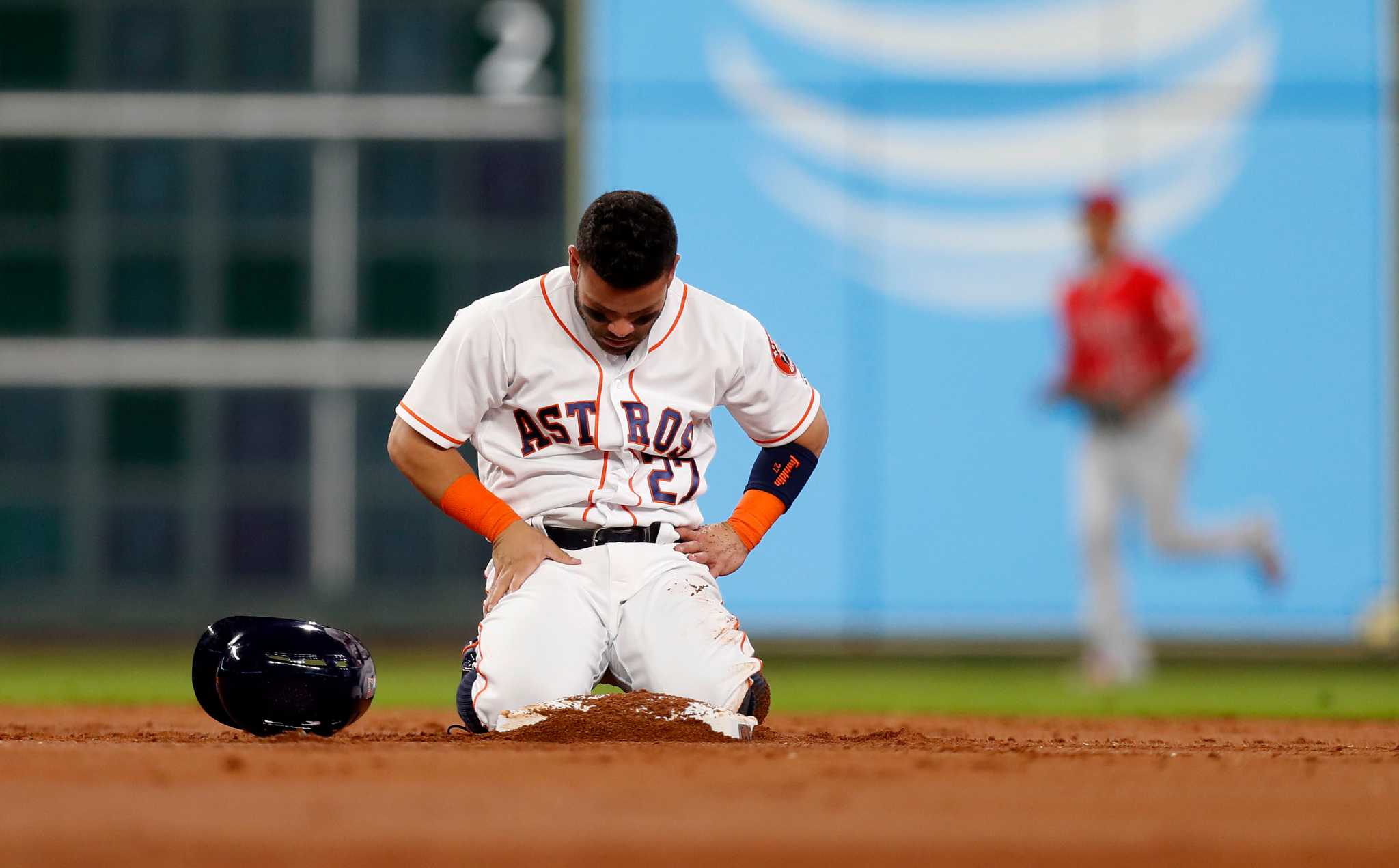 Announcer Goes Silent After Altuve Fouls One Into The Jewels