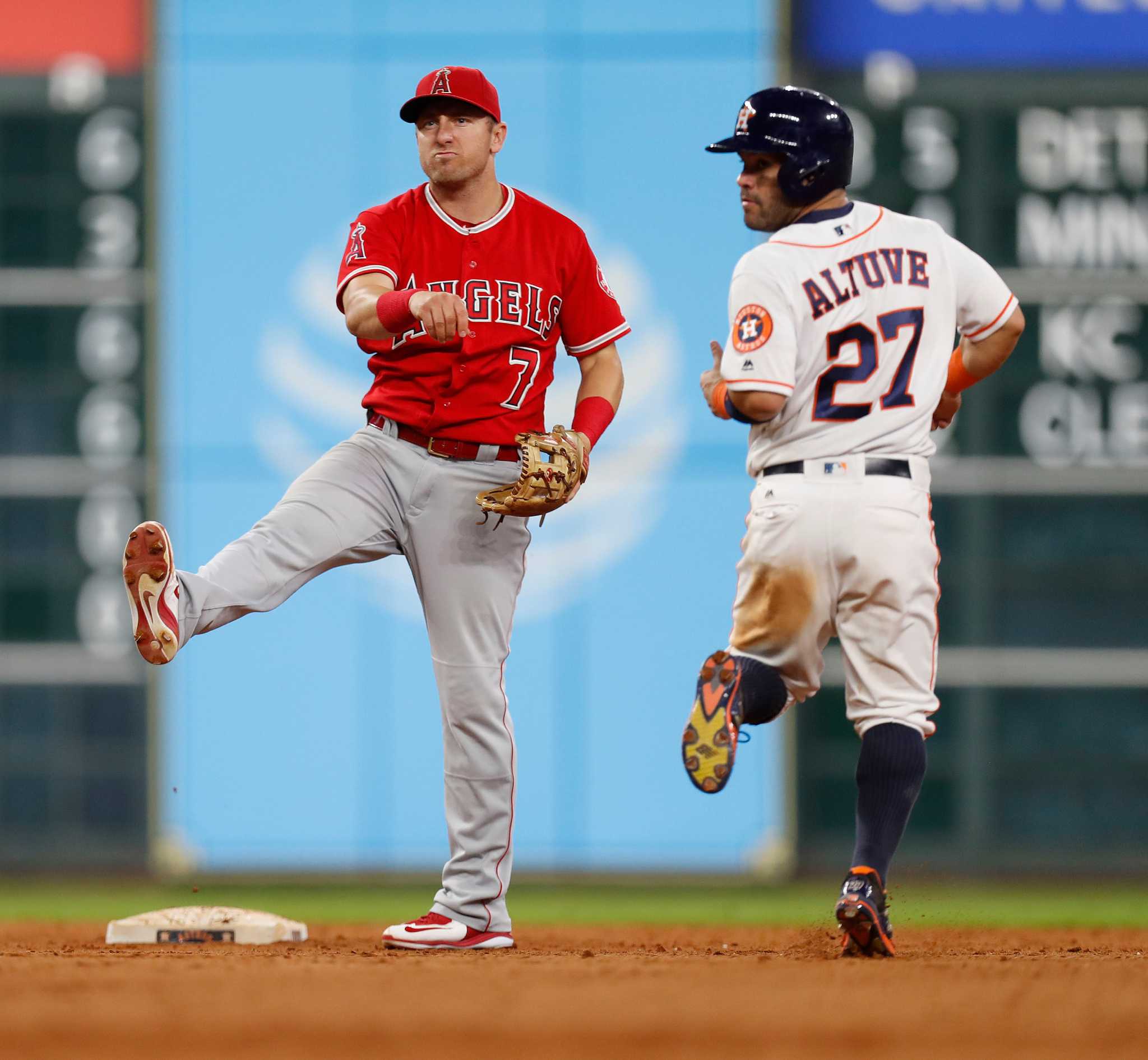 Announcer Goes Silent After Altuve Fouls One Into The Jewels