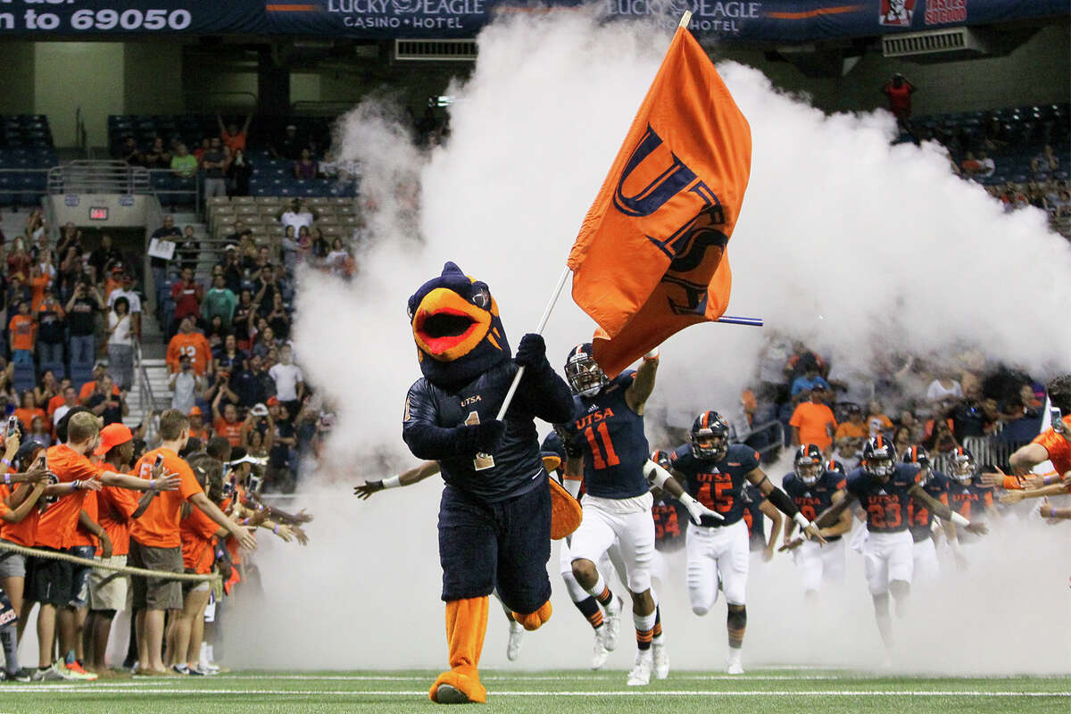 Rowdy leads the UTSA Roadrunners on the field at the start of their game with Colorado State at the Alamodome on Sept. 26, 2015.
