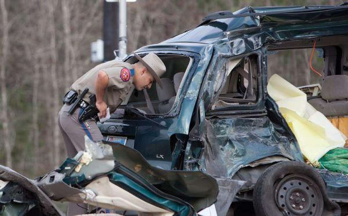 Woman dies in auto wreck