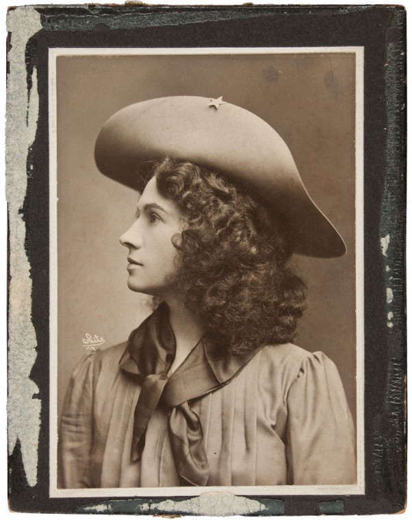 Annie Oakley's gun fetches $143,400 at auction