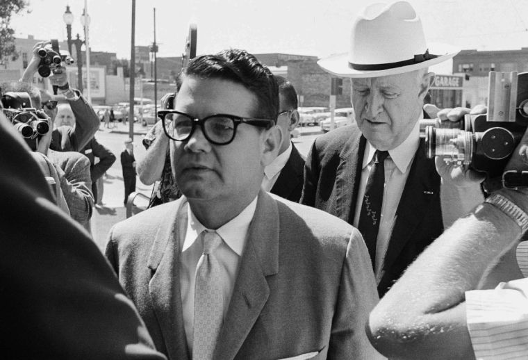 Funeralgoers describe Texas swindler as loving