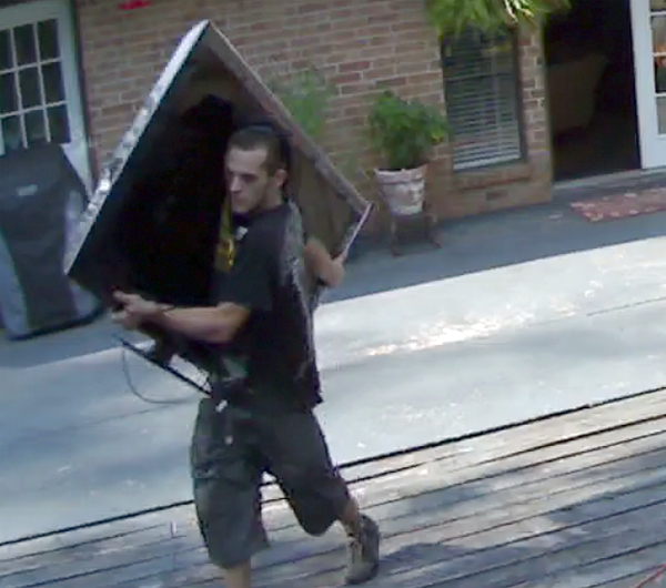 Who's the man with the TV in the video? MCSO wants to know