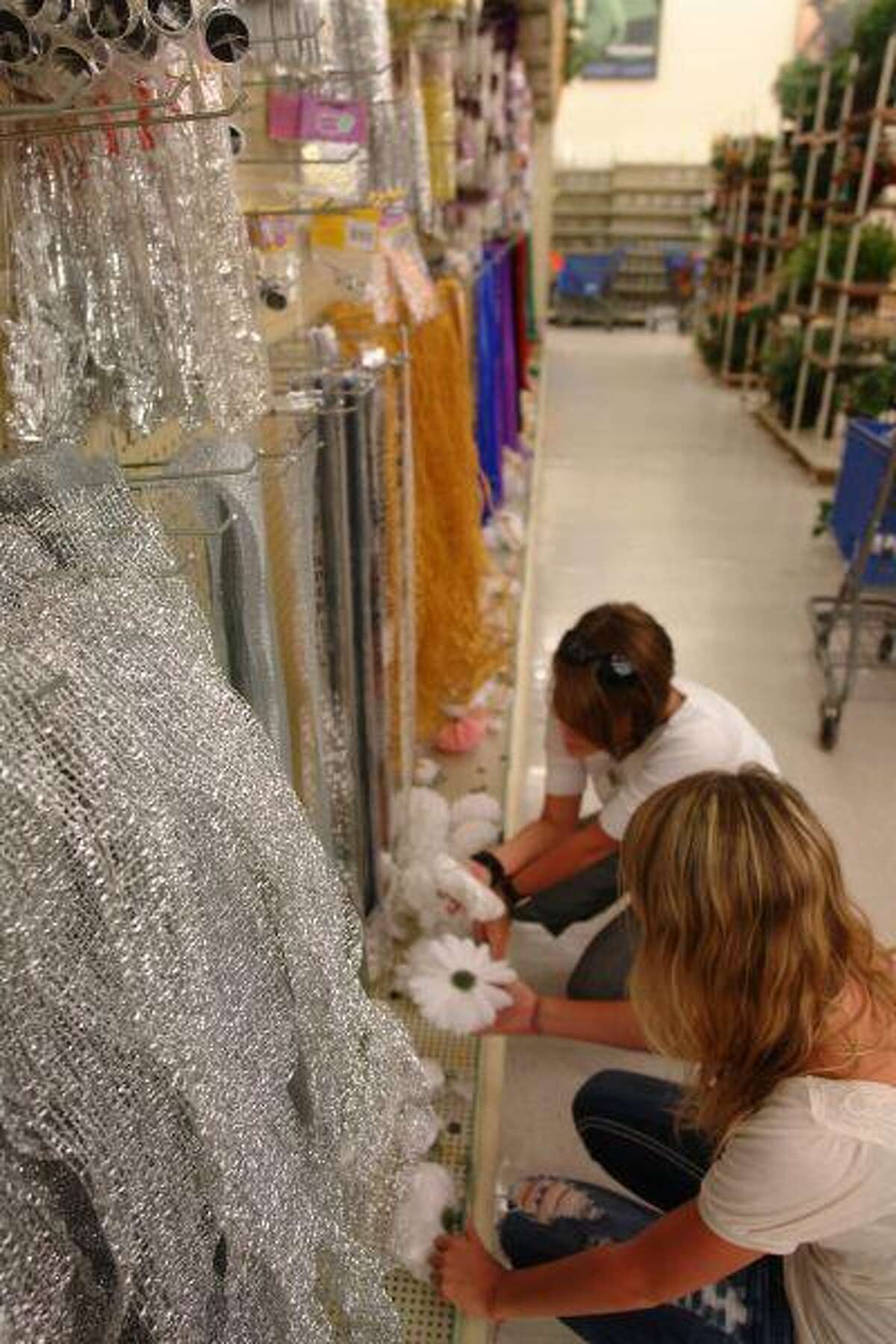 Students show personality with homecoming mums