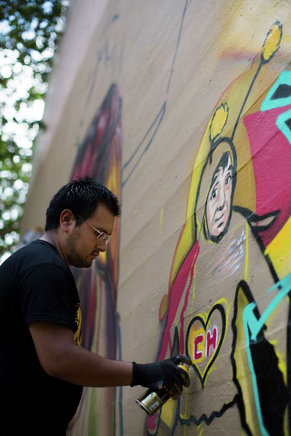Artists decorate Houston with graffiti style