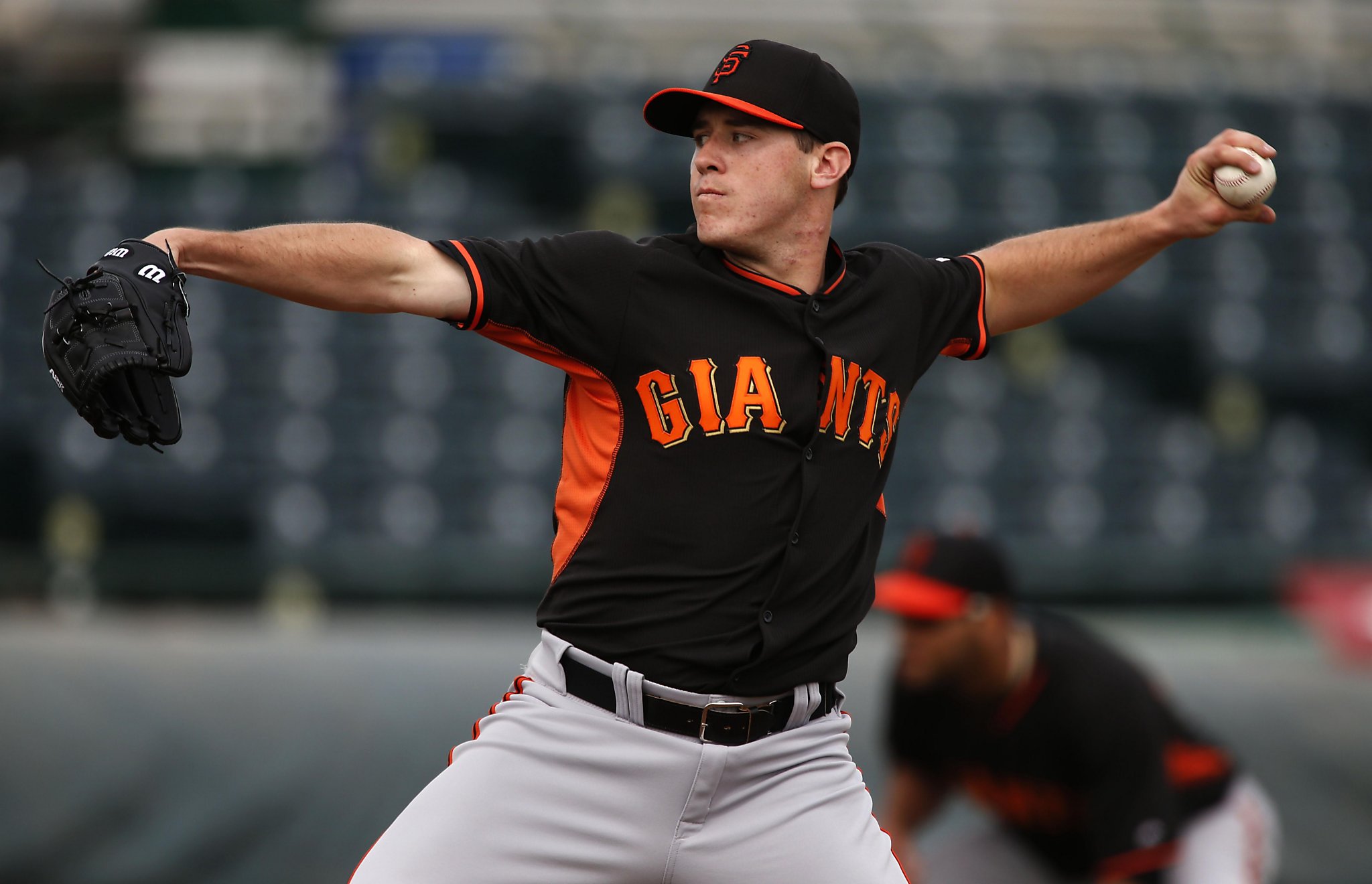 Giants replace Jake Peavy with Albert Suarez in rotation