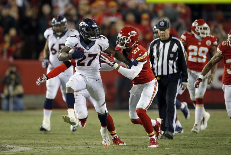 NFL recaps: Broncos edge Chiefs; Panthers keep winning