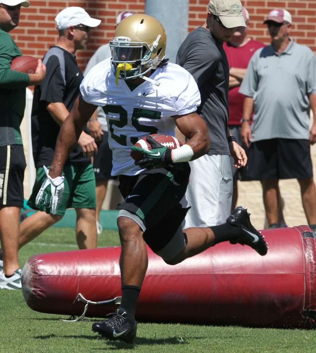 Baylor junior running back Lache Seastrunk takes part in a drill on Aug. 5 in Waco.