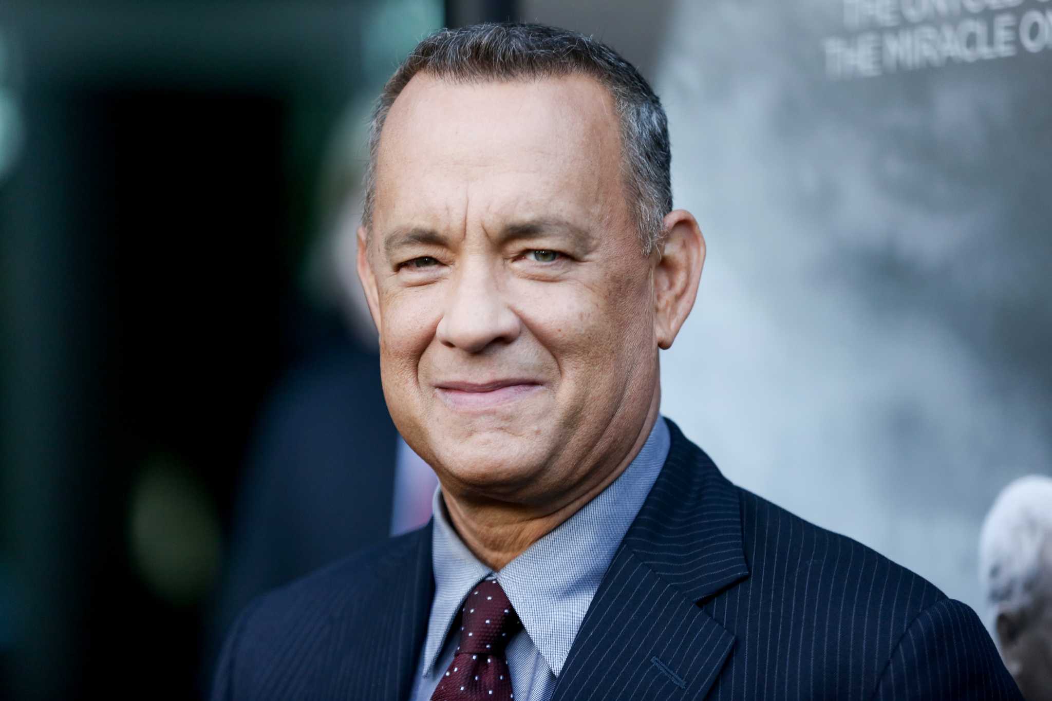 Tom Hanks Crashes Wedding Photos Takes Selfie With Bride And Groom