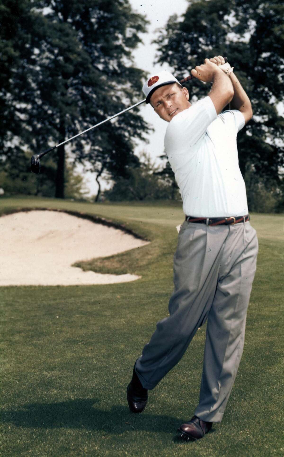 Arnold Palmer dies at 87, made golf popular for masses