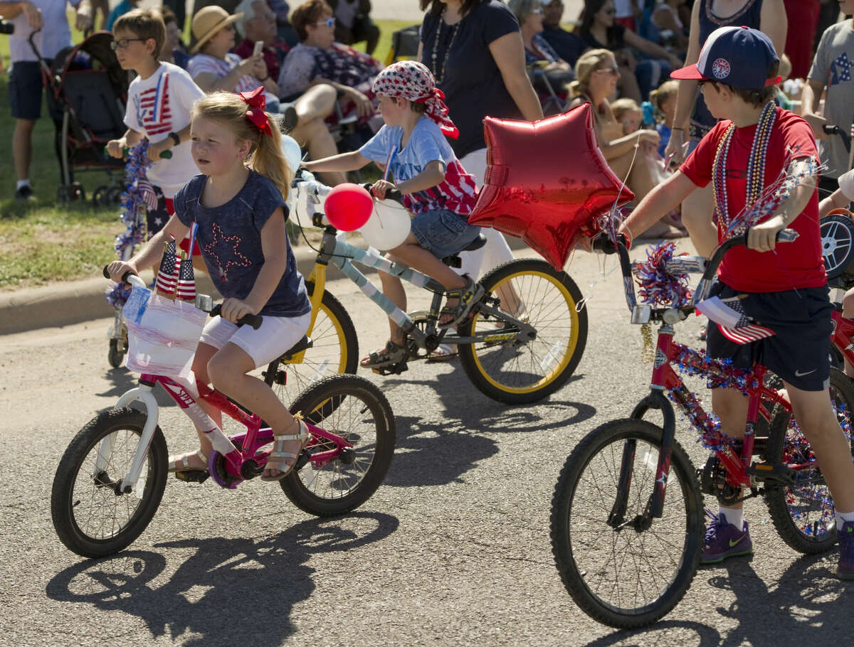 Hundreds of Midlanders came out Monday 07-04-16 for the 54th Annual Children's Parade at Hogan Park to kickoff the July 4th celebrations. Tim Fischer\Reporter-Telegram