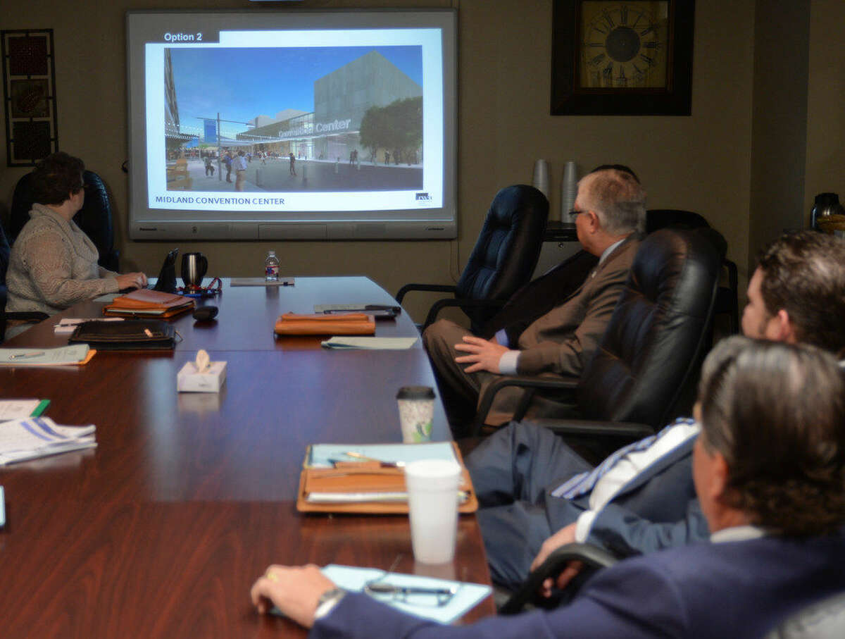 Jim Rhotenberry with Rhotenberry Wellen Architects presents options for a new Midland Center to city council members and city staff during a briefing before a recent city council meeting.