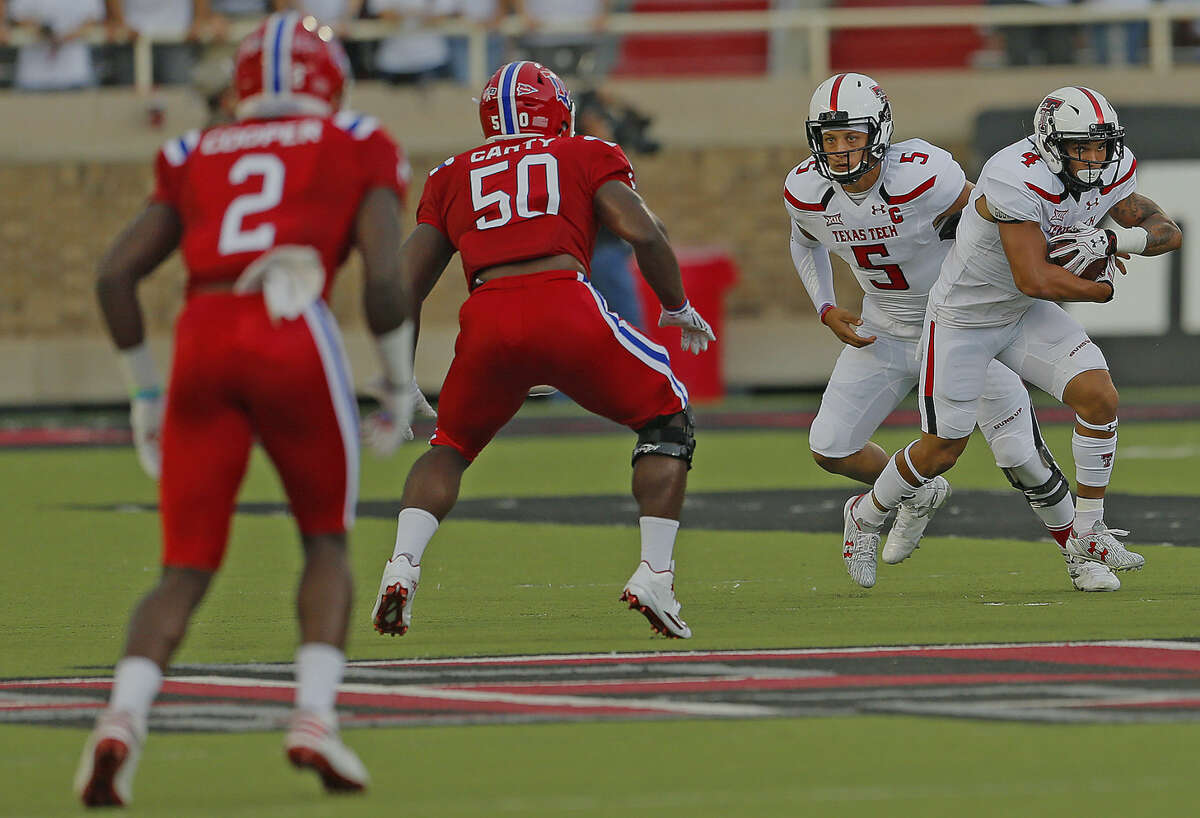 COLLEGE FOOTBALL: Mahomes, Giles carry Red Raiders past Louisiana Tech