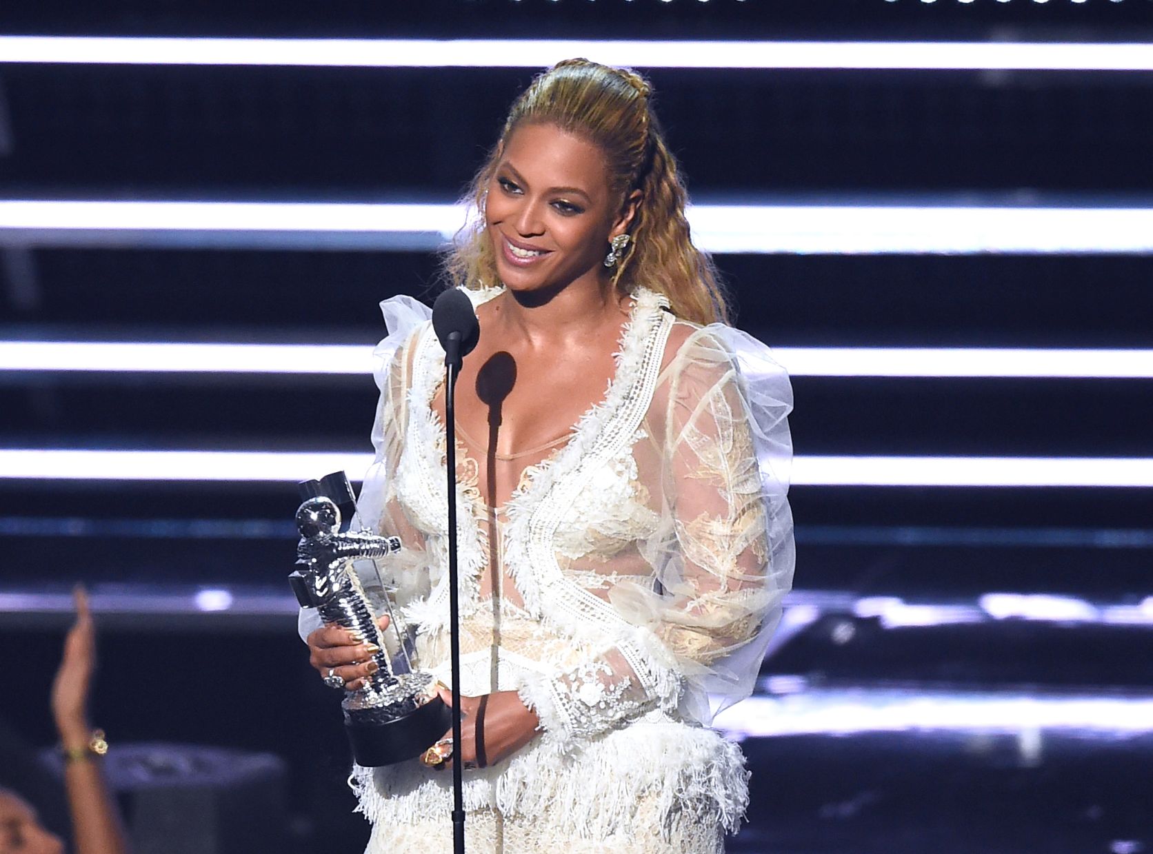 Beyonce dominates an Olympicsized VMA awards