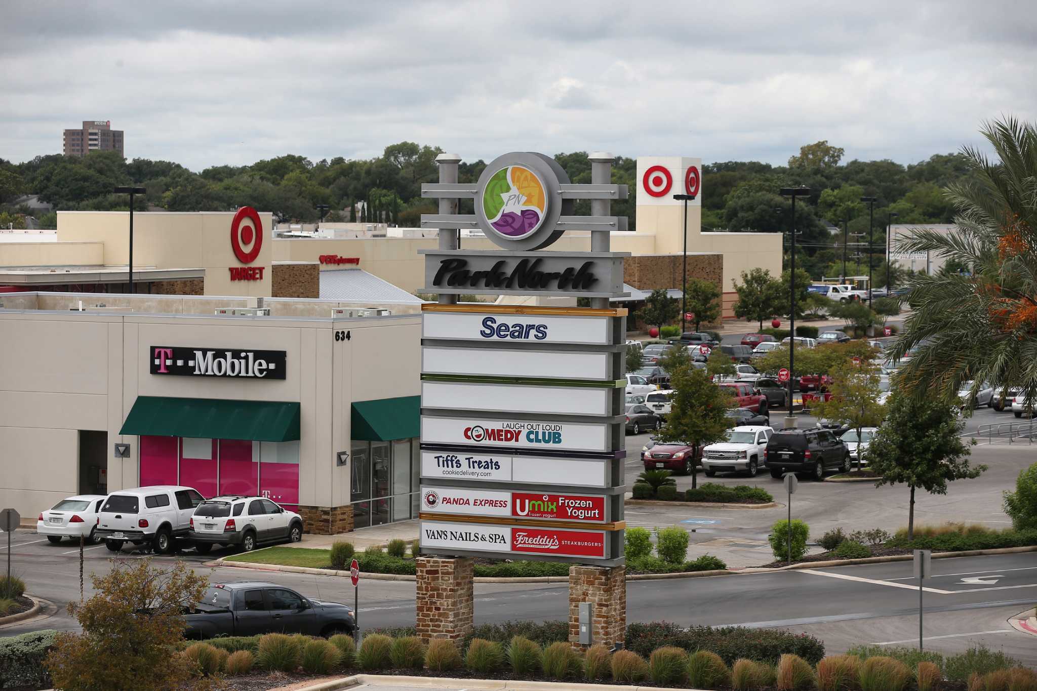 Plaza Advisors Arranges Sale of 183,877-Square-Foot Retail Center in Orlando