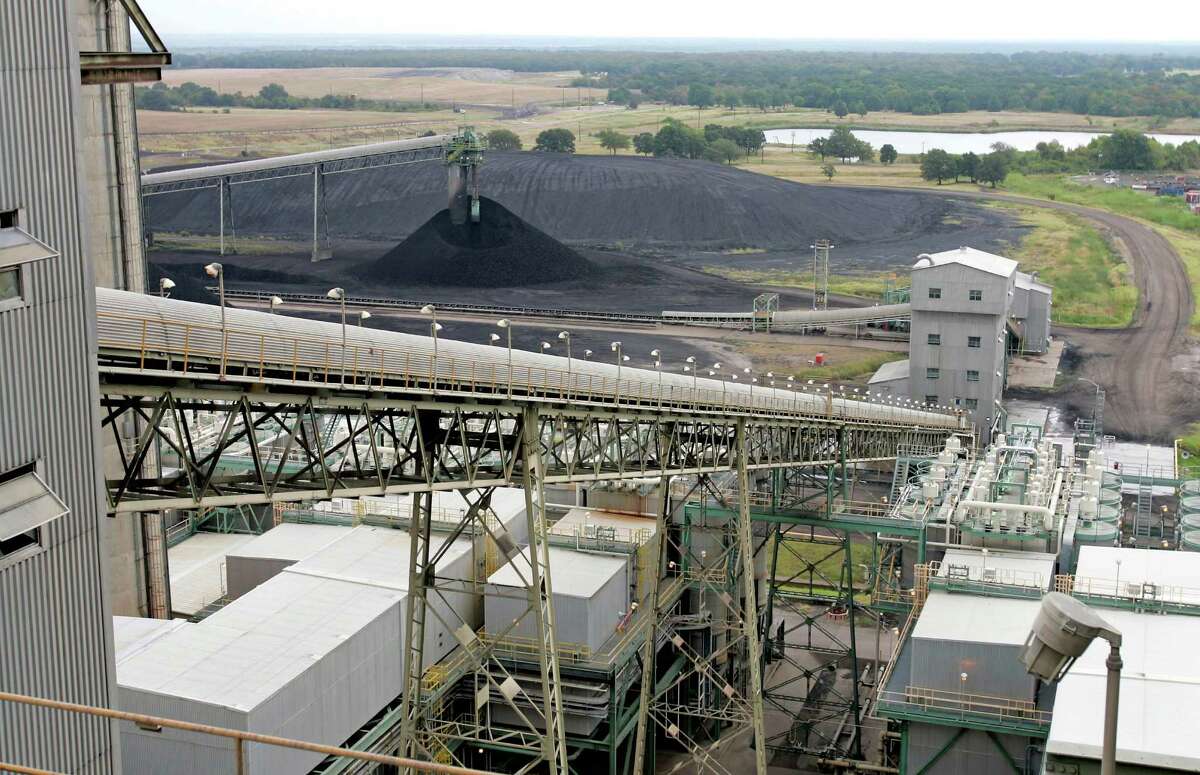 ** ADVANCE FOR MONDAY, FEB. 19, FILE **Coal is transported up a conveyor belt into the TXU Corp's Big Brown coal-fired power plant Thursday, Aug. 24, 2006, near Fairfield, Texas. The electric station was the first large-scale, lignite-fueled power plant of the modern era for TXU Corp. Proposals to build 19 coal-fired electric plants in Texas have generated more smoke than the plants themselves. Proponents of the plants say they are needed to avoid brownouts and blackouts in Texas by 2010 and to lower the cost of electricity in the state. Opponents say the plants will do little to reduce costs and will instead badly pollute the state's air. (AP Photo/David J. Phillip)