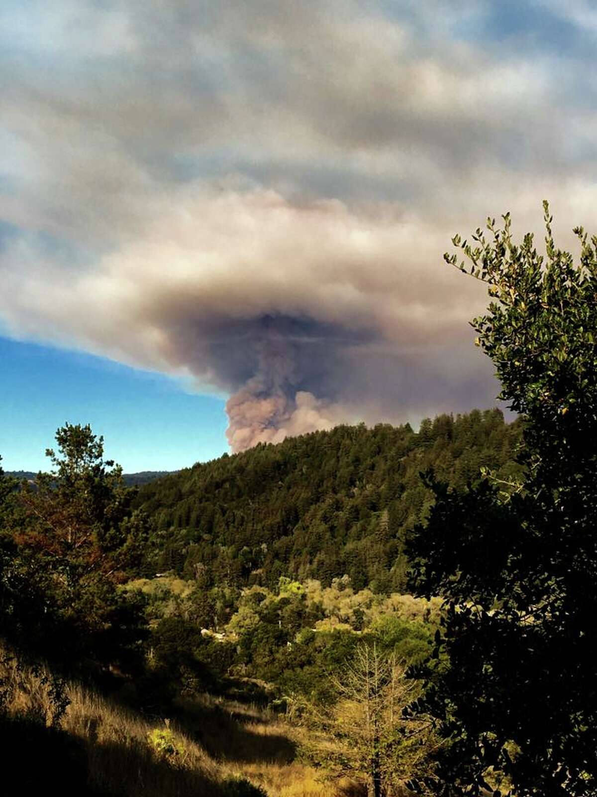 Loma Fire Looks Like Volcano Erupting Above Santa Cruz Beach Boardwalk ...